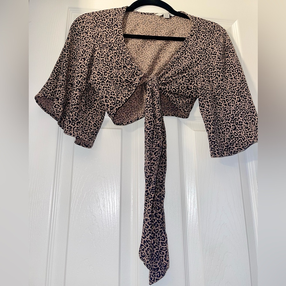 American Eagle Outfitters Beige Black Leopard Print Tie Front Crop Top